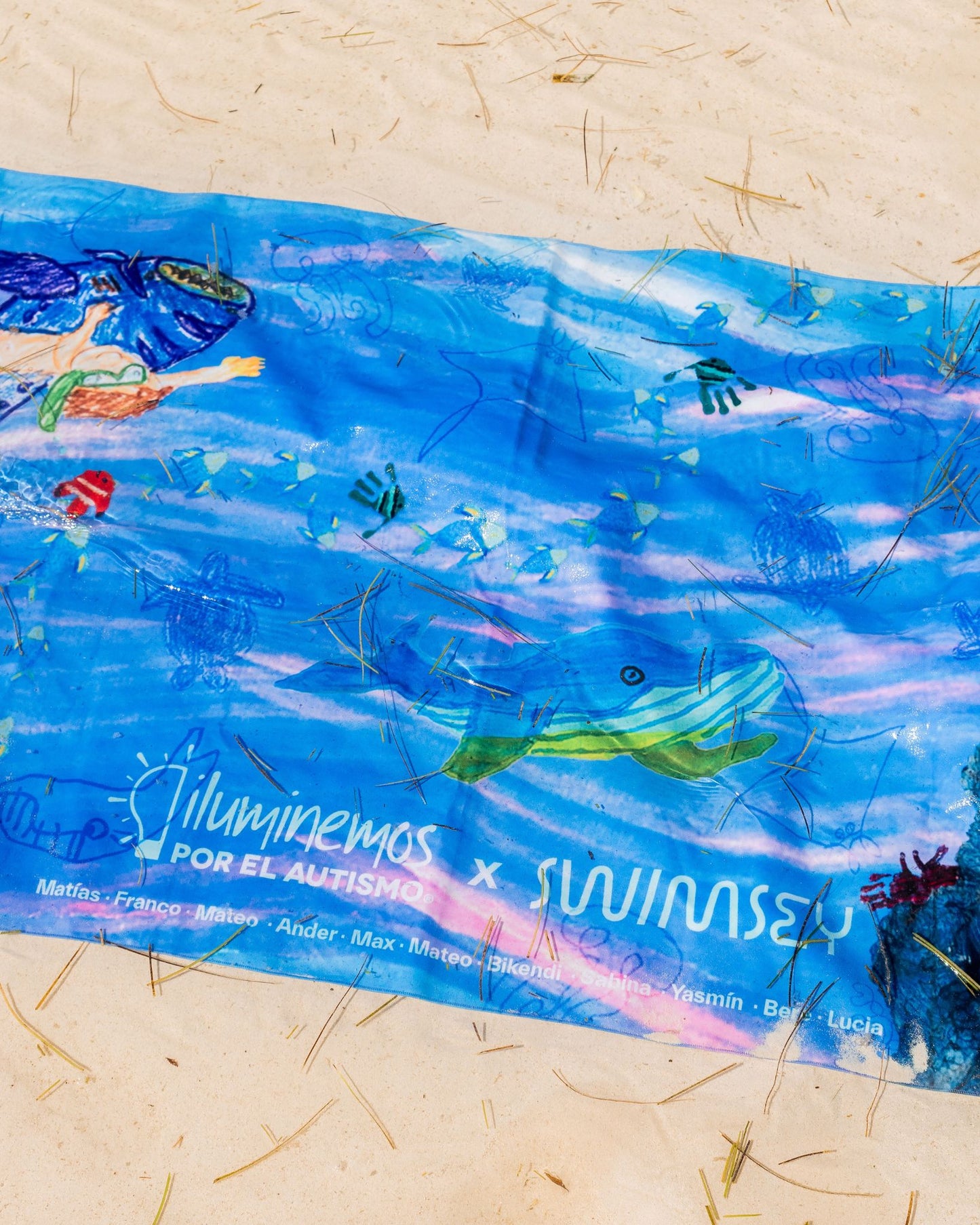 Toalla Iluminemos x Swimsey
