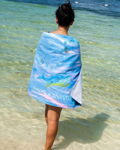 Toalla Iluminemos x Swimsey
